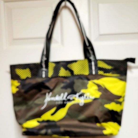 Camo Tote - Picture 1 of 3